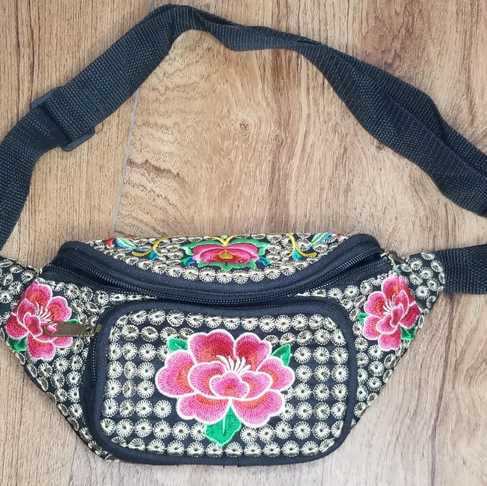 Fanny pack embroidered
